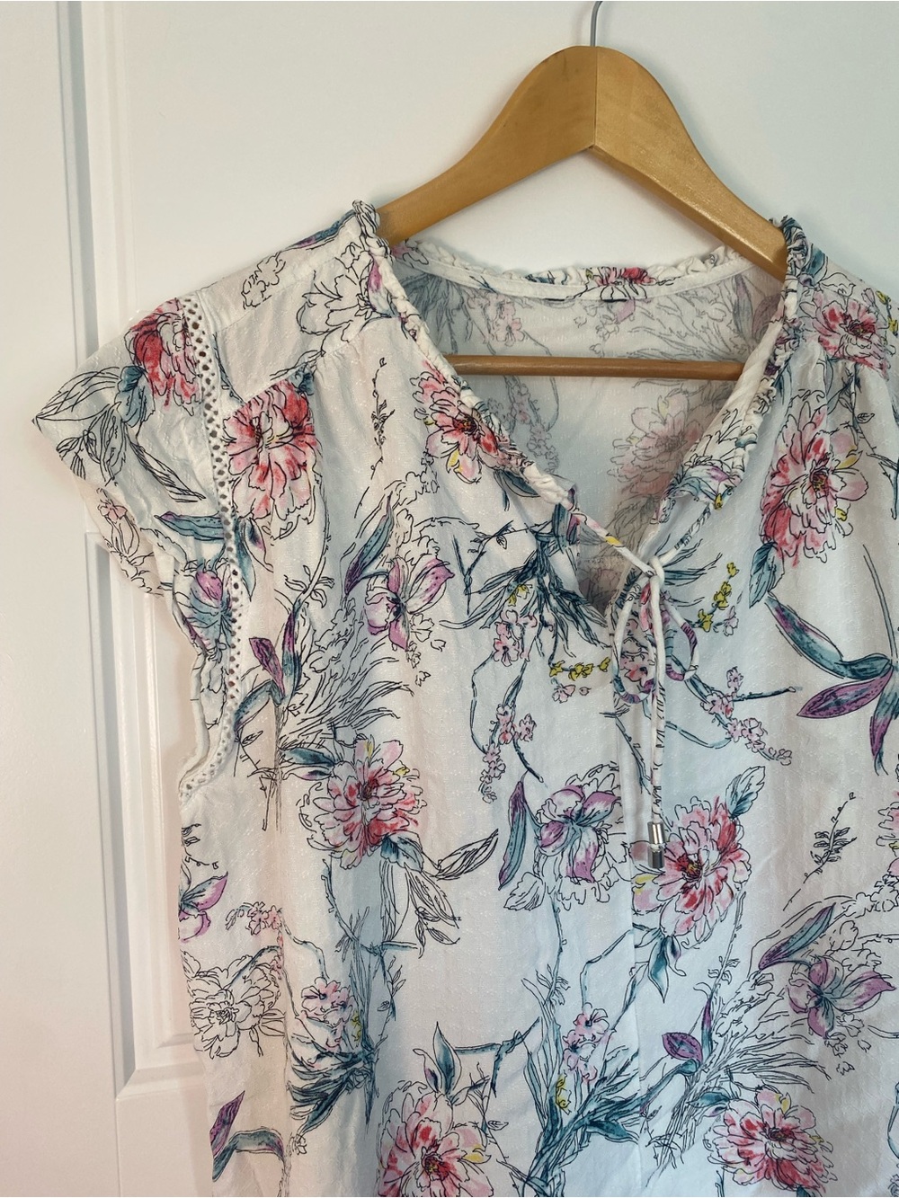 Buffalo David Bitton Floral Boho Blouse XL White Pink Blue Viscose Hi Low Top - Picture 3 of 9